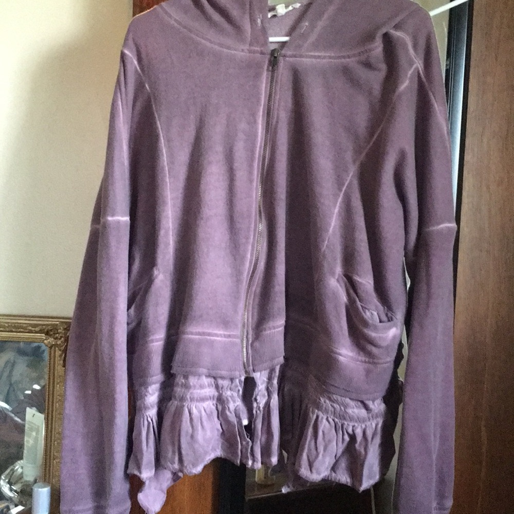 Hooded jacket with silk lace all around